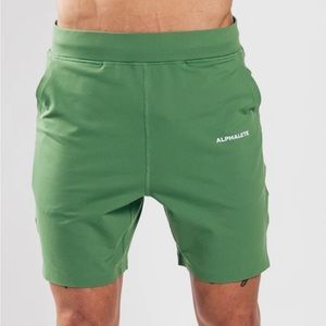 Alphalete mens Trace shorts 8” - Tropical Green - Size L
